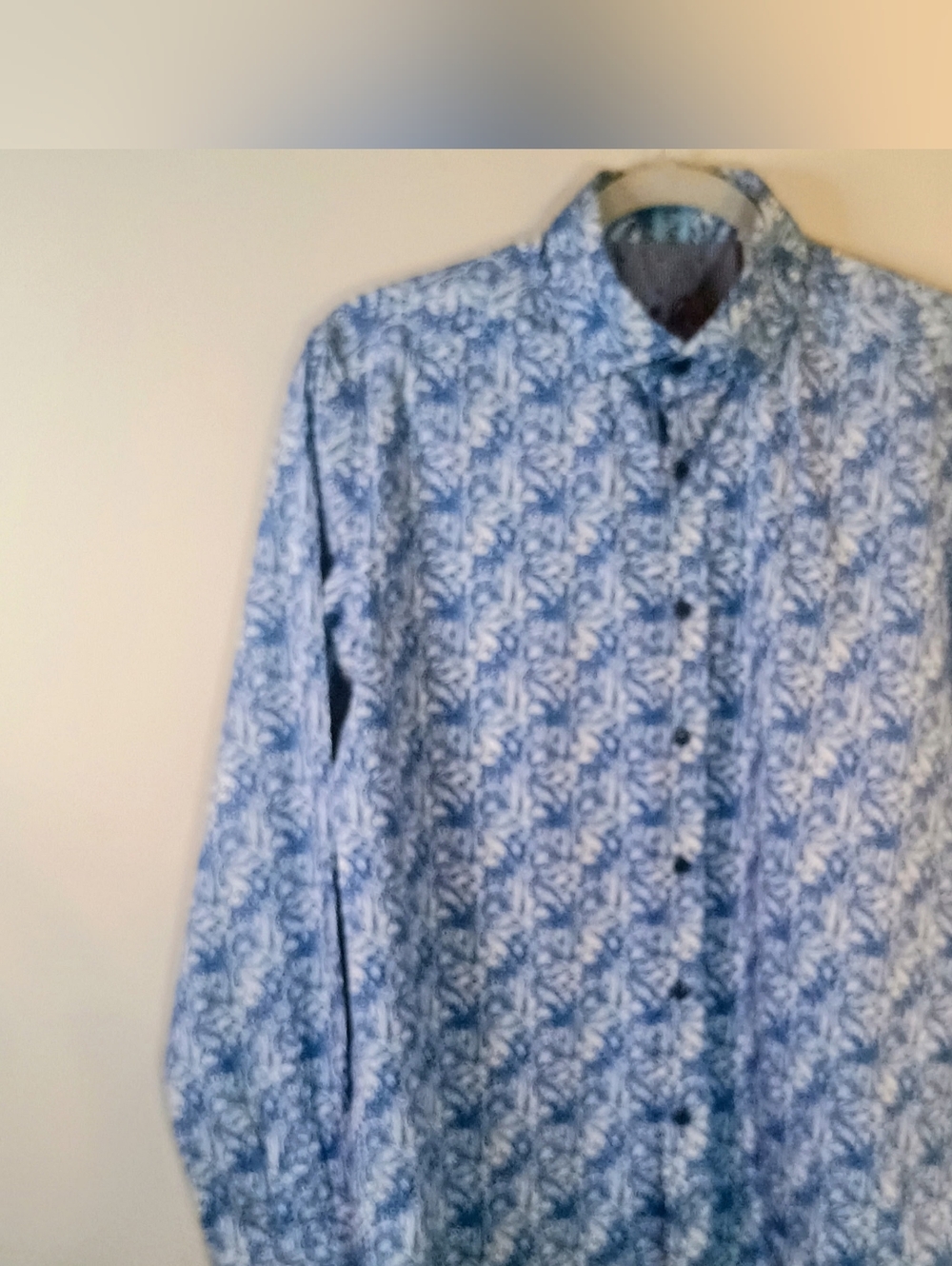 Robert Graham Blue and White Floral Button-Up Shirt Size Mens S - Picture 3 of 6